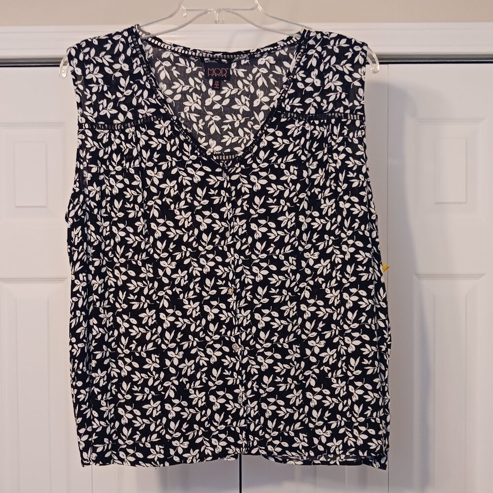 #214 3/$18 - MOD Black/White Button Down Tank Top Size 2X